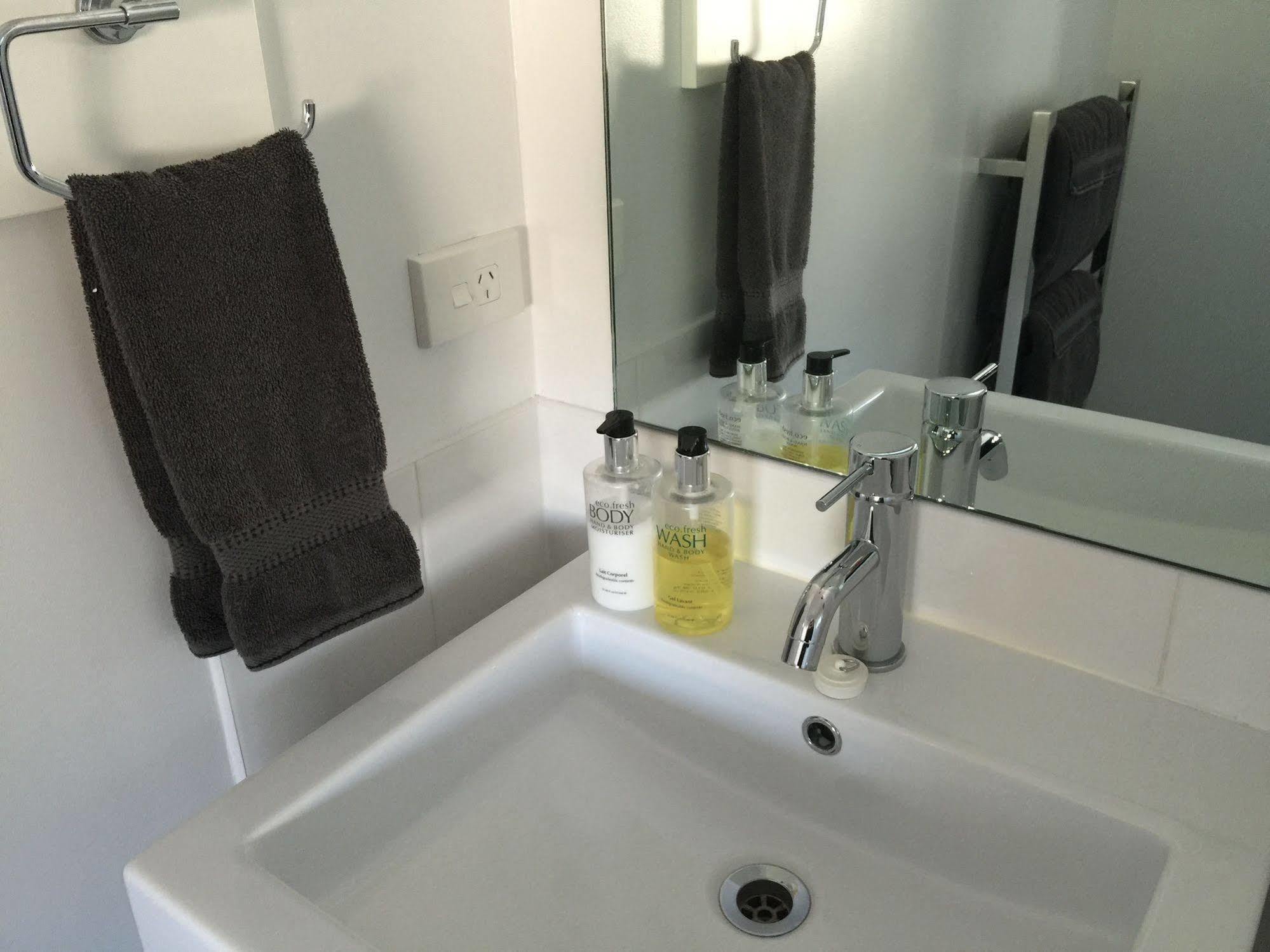 Airport Delta Motel Christchurch Bagian luar foto