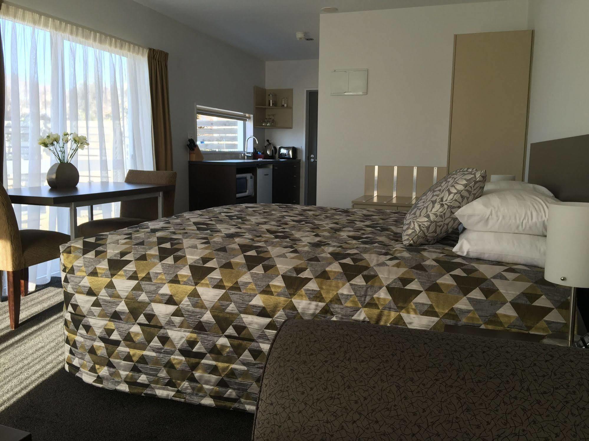 Airport Delta Motel Christchurch Bagian luar foto